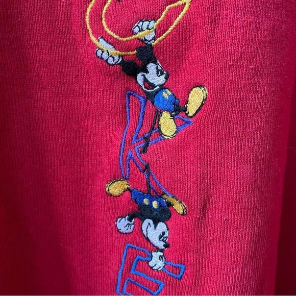 Vintage 90s Mickey & Co Disney Embroidered Crewneck Sweatshirt Red L - Picture 3 of 6